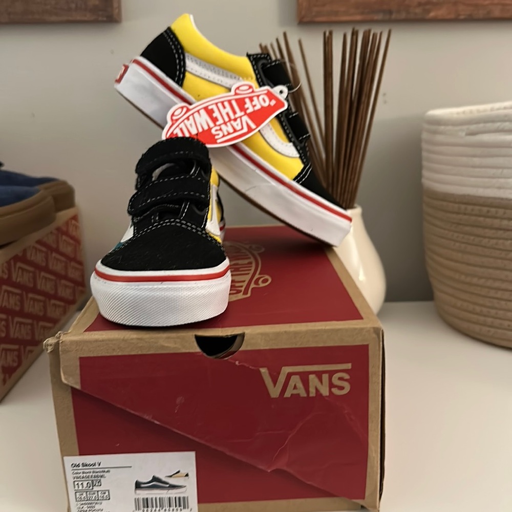 NWT VANS OLD SKOOL V